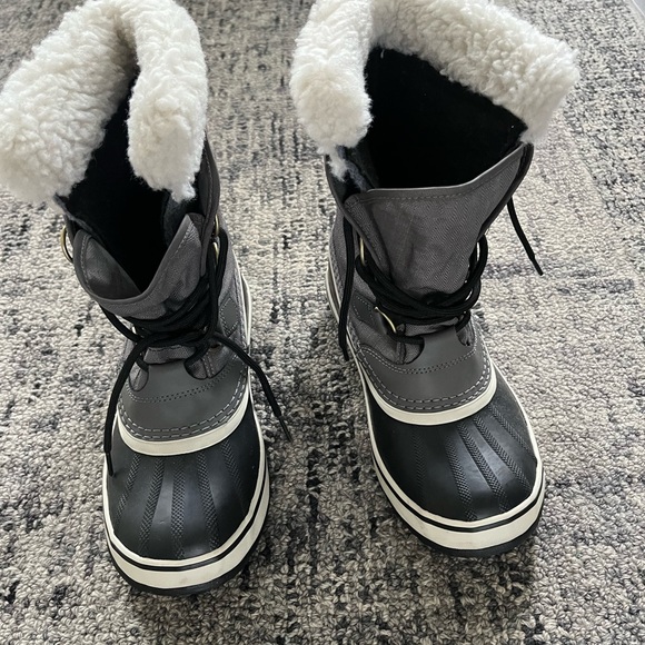 Grey Sorrell winter boots - Picture 2 of 5